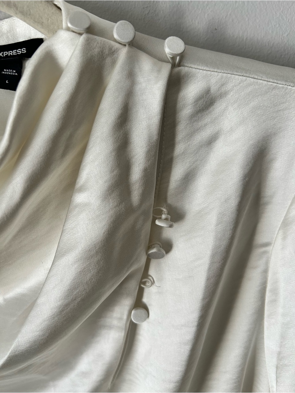 Express Women's Ivory Satin Mock Neck Button-Trim Blouse L - Picture 4 of 8